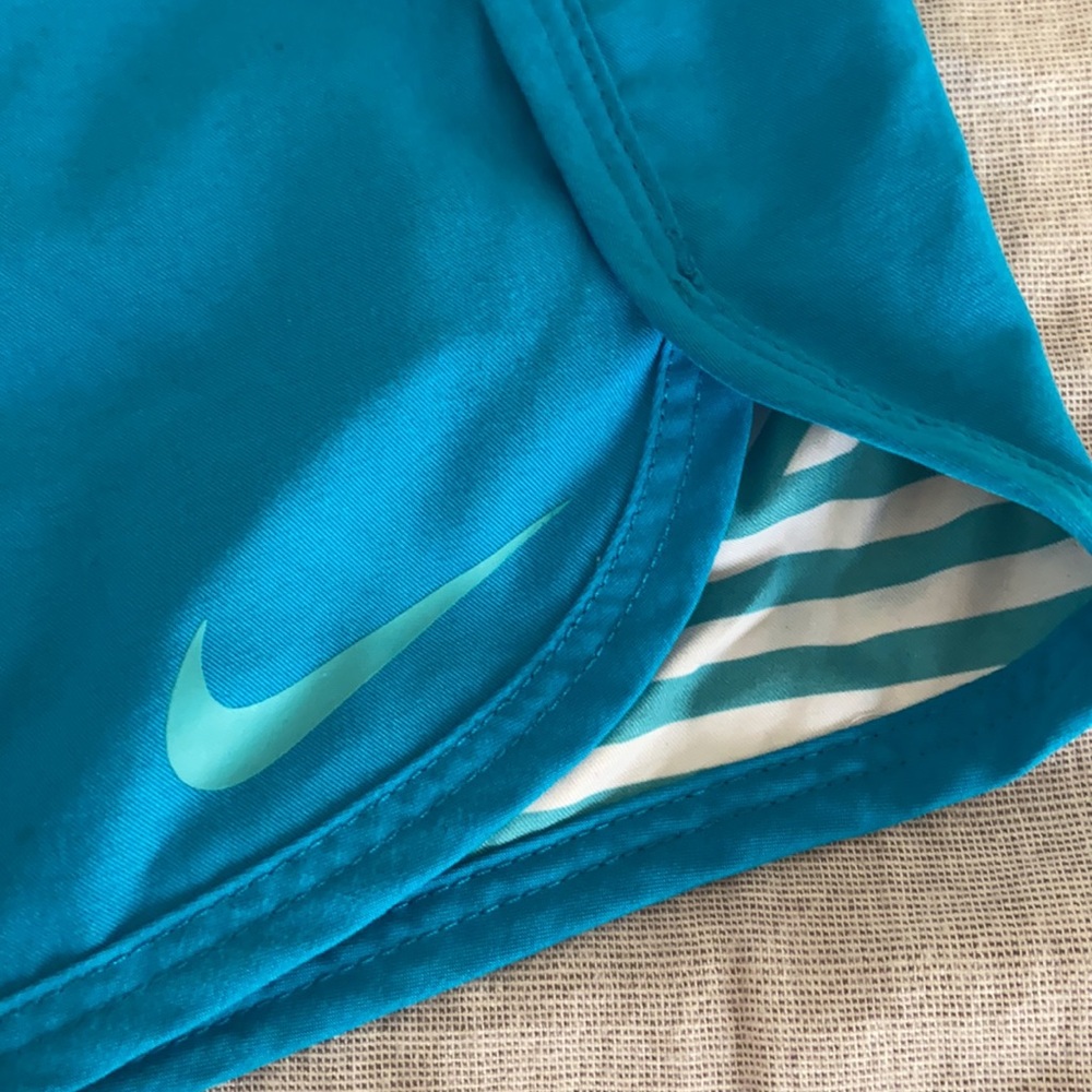 Reversible Nike Shorts - Picture 5 of 6